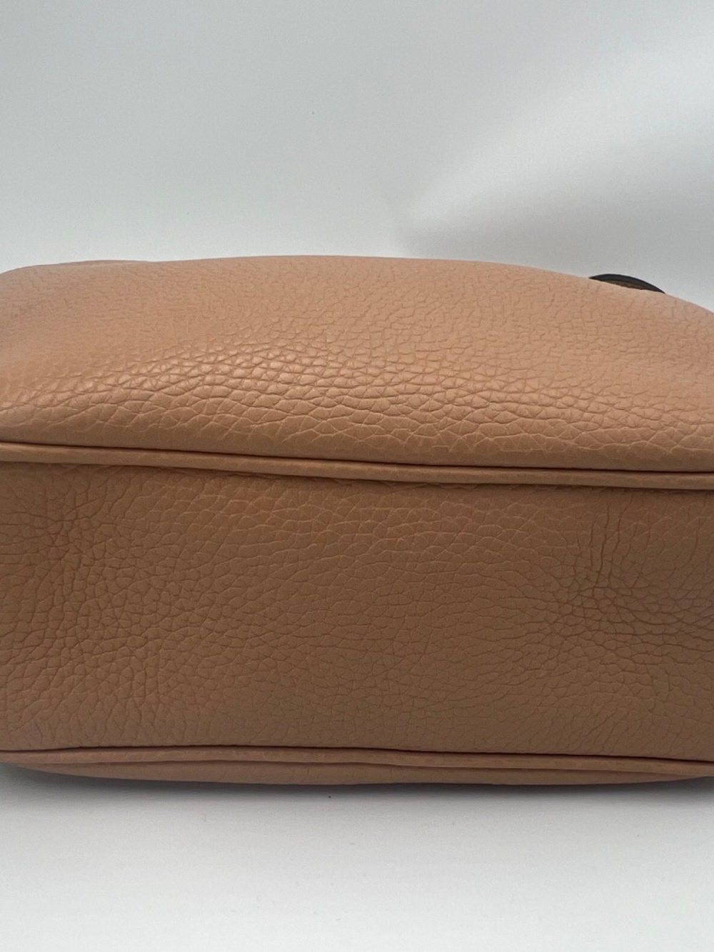 GUCCI Pebbled Calfskin Small Soho Disco Bag Preloved - Picture 6 of 15